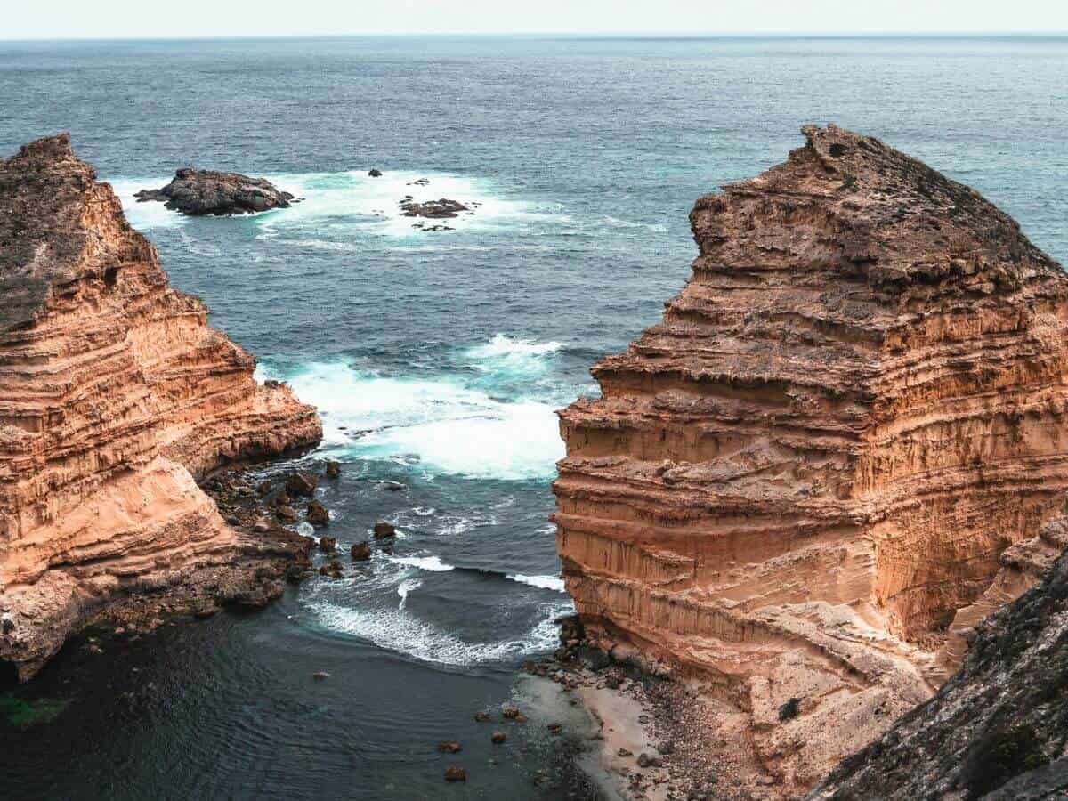 Cape Wiles - rock formations, seal colondy and ocean waves