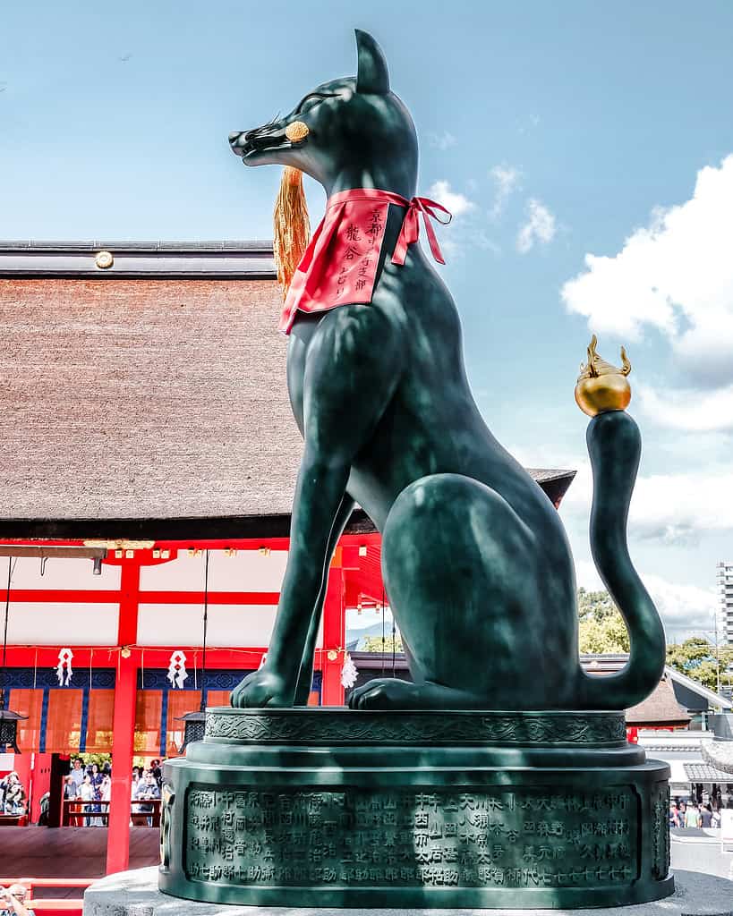 Statue of fox at Fushimi Inari Taisha